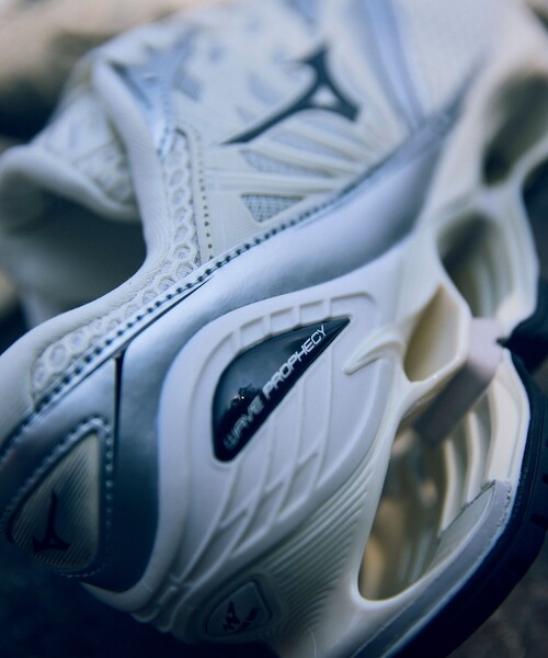 MIZUNO(ミズノ )の「【MIZUNO(ミズノ)】WAVE PROPHECY LS(スニーカー・レディース・オフホワイト/ブラック・25/24/23)」の11枚目の写真