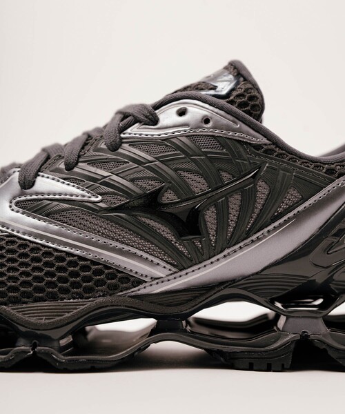 MIZUNO(ミズノ )の「【MIZUNO(ミズノ)】WAVE PROPHECY LS(スニーカー・レディース・オフホワイト/ブラック・25/24/23)」の14枚目の写真