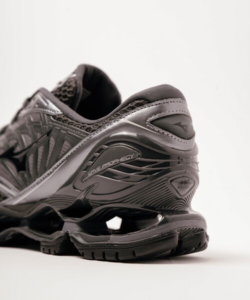 MIZUNO(ミズノ )の「【MIZUNO(ミズノ)】WAVE PROPHECY LS(スニーカー・レディース・オフホワイト/ブラック・25/24/23)」の16枚目の写真