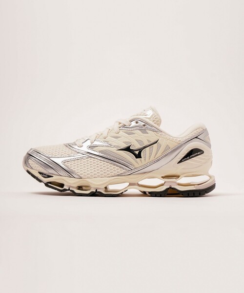MIZUNO(ミズノ )の「【MIZUNO(ミズノ)】WAVE PROPHECY LS(スニーカー・レディース・オフホワイト/ブラック・25/24/23)」の19枚目の写真