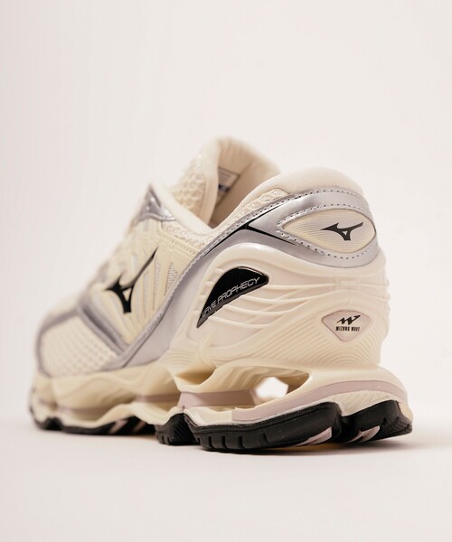 MIZUNO(ミズノ )の「【MIZUNO(ミズノ)】WAVE PROPHECY LS(スニーカー・レディース・オフホワイト/ブラック・25/24/23)」の21枚目の写真