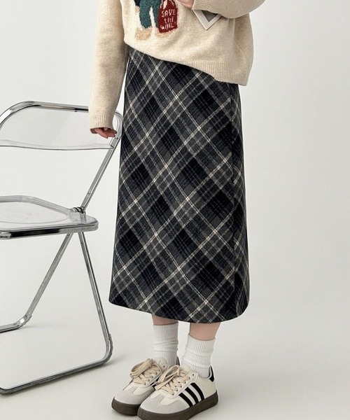 SPIGA(スピーガ)の「バイアスチェックロングスカート(スカート・レディース・ブラック/ブラウン・SMALL/MEDIUM/LARGE/X-LARGE)」の1枚目の写真