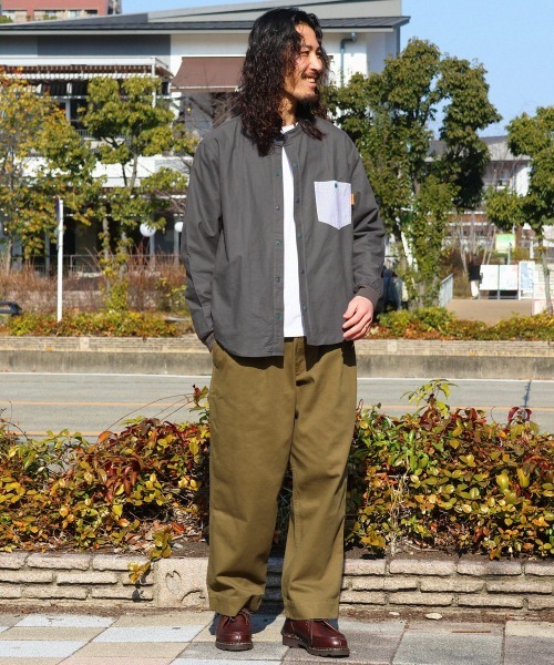 KRIFF MAYER(クリフメイヤー)の「バンドカラー袖リブハッピーシャツ(シャツ/ブラウス・メンズ・チャコール/ブルー/オフホワイト/グレー・MEDIUM/LARGE/X-LARGE)」の22枚目の写真