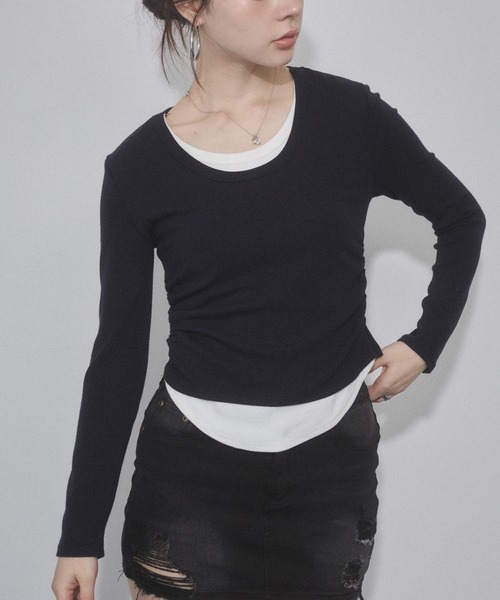 ENVYM(アンビー)の「サイドシャーリングレイヤードトップス(Tシャツ/カットソー・レディース・ブラウン/ネイビー/グレー・FREE)」の3枚目の写真