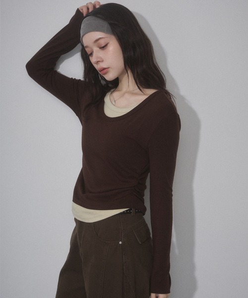 ENVYM(アンビー)の「サイドシャーリングレイヤードトップス(Tシャツ/カットソー・レディース・ブラウン/ネイビー/グレー・FREE)」の2枚目の写真