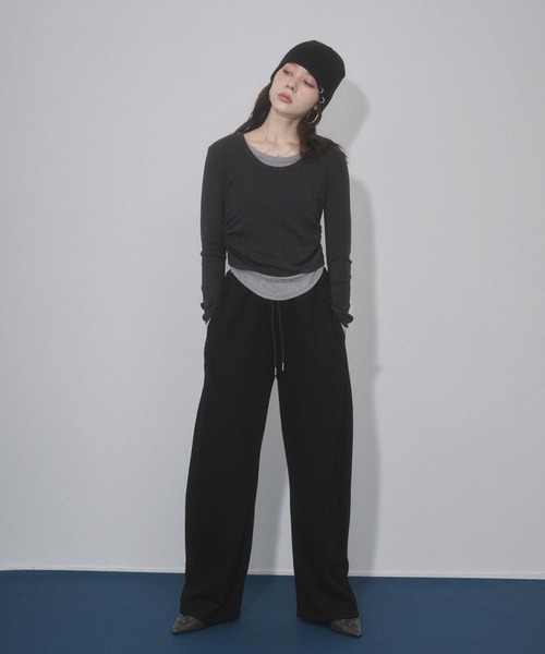 ENVYM(アンビー)の「サイドシャーリングレイヤードトップス(Tシャツ/カットソー・レディース・ブラウン/ネイビー/グレー・FREE)」の11枚目の写真