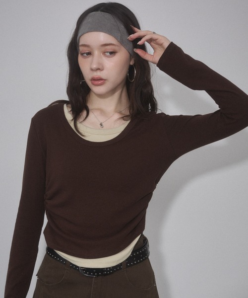 ENVYM(アンビー)の「サイドシャーリングレイヤードトップス(Tシャツ/カットソー・レディース・ブラウン/ネイビー/グレー・FREE)」の14枚目の写真