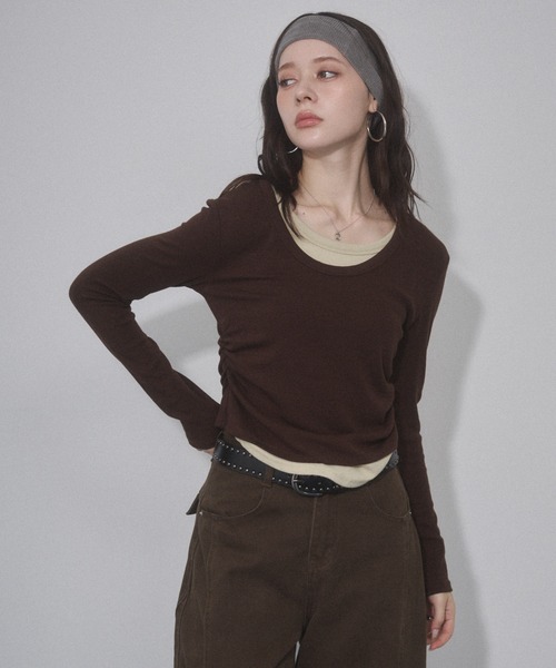 ENVYM(アンビー)の「サイドシャーリングレイヤードトップス(Tシャツ/カットソー・レディース・ブラウン/ネイビー/グレー・FREE)」の16枚目の写真