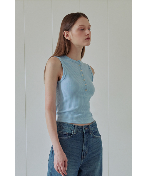 AFTERHOURS(アフターアワーズ)の「BUTTON UP SLEEVELESS TOP (BLUE)(Tシャツ/カットソー・レディース・その他・FREE)」の1枚目の写真