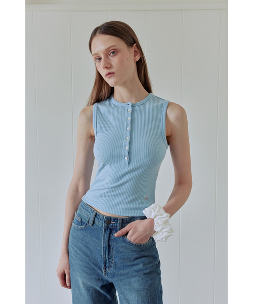 AFTERHOURS(アフターアワーズ)の「BUTTON UP SLEEVELESS TOP (BLUE)(Tシャツ/カットソー・レディース・その他・FREE)」の2枚目の写真