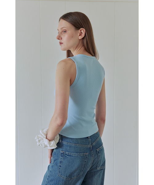 AFTERHOURS(アフターアワーズ)の「BUTTON UP SLEEVELESS TOP (BLUE)(Tシャツ/カットソー・レディース・その他・FREE)」の4枚目の写真