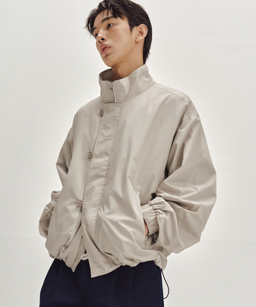 SECONDMONO（セカンドモノローグ）の「ボタンフラケットナイロンハーフコートジャケット [ベージュ]_SEJK027BEIGE（ナイロンジャケット・レディース・その他・SMALL/MEDIUM/LARGE）」の2枚目の写真