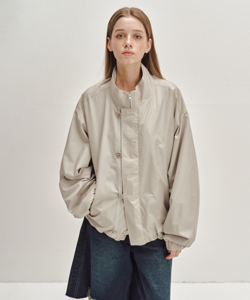 SECONDMONO（セカンドモノローグ）の「ボタンフラケットナイロンハーフコートジャケット [ベージュ]_SEJK027BEIGE（ナイロンジャケット・レディース・その他・SMALL/MEDIUM/LARGE）」の4枚目の写真