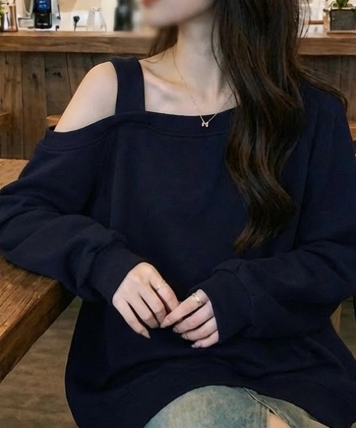 cammie(キャミー)の「ワンショルダーデザイントップス(スウェット・レディース・ブラック/グレー・M/L)」の5枚目の写真