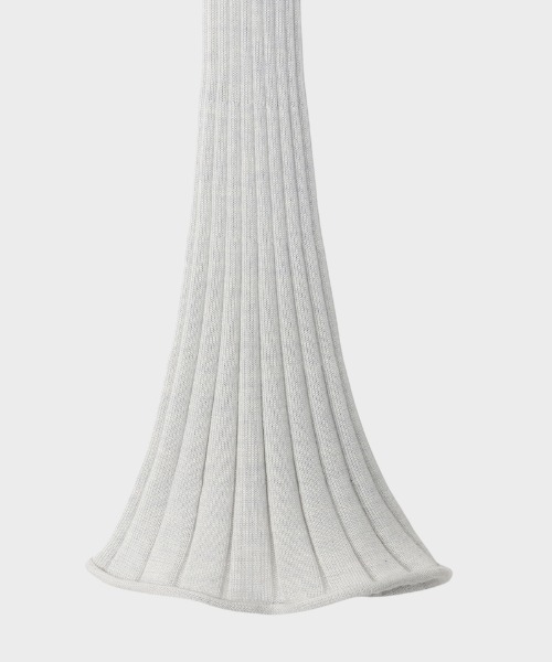 CINOH（チノ）の「CASHMERE SILK TIGHT KNIT（ニット/セーター・レディース・ライトグレー・38）」の3枚目の写真