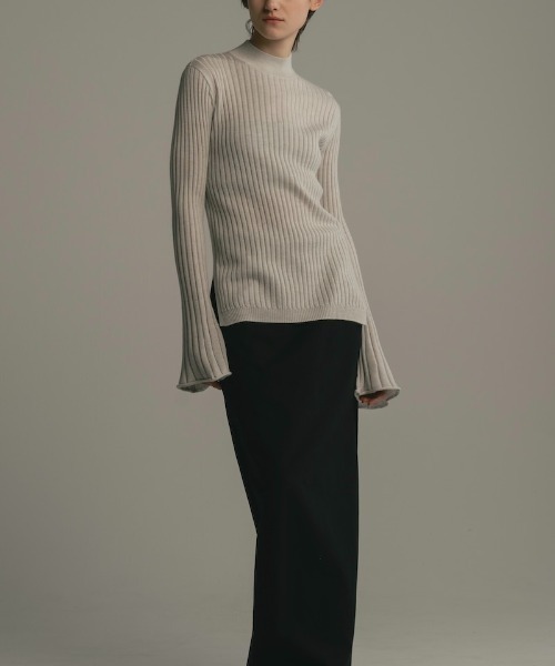 CINOH（チノ）の「CASHMERE SILK TIGHT KNIT（ニット/セーター・レディース・ライトグレー・38）」の6枚目の写真