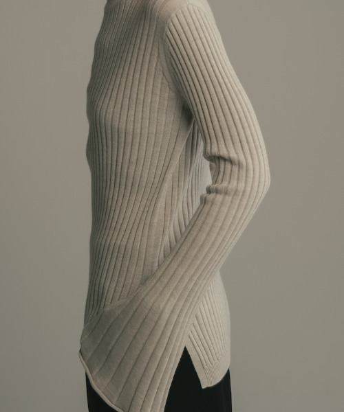 CINOH（チノ）の「CASHMERE SILK TIGHT KNIT（ニット/セーター・レディース・ライトグレー・38）」の8枚目の写真