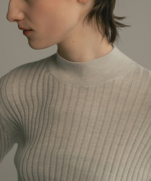 CINOH（チノ）の「CASHMERE SILK TIGHT KNIT（ニット/セーター・レディース・ライトグレー・38）」の9枚目の写真