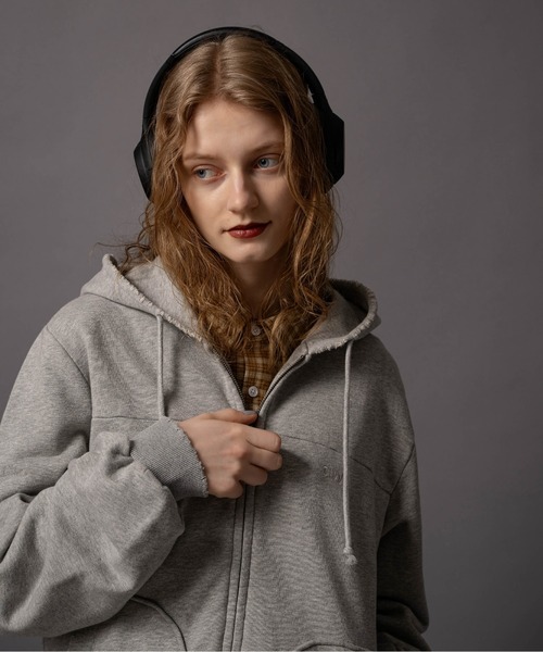 CIVVY.（シヴィ―）の「Cut-off Short Zip Hoodie - カットオフショートジップパーカー -（パーカー・メンズ・ブラウン/グレー・LARGE/MEDIUM）」の4枚目の写真