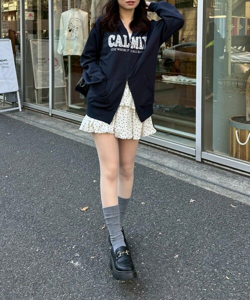 continuer de NICE CLAUP(コンティニューデナイスクラップ)の「レースロゴ丈違いパーカー(パーカー・レディース・ネイビー/トップグレー/ピンク・MEDIUM/SMALL)」の6枚目の写真