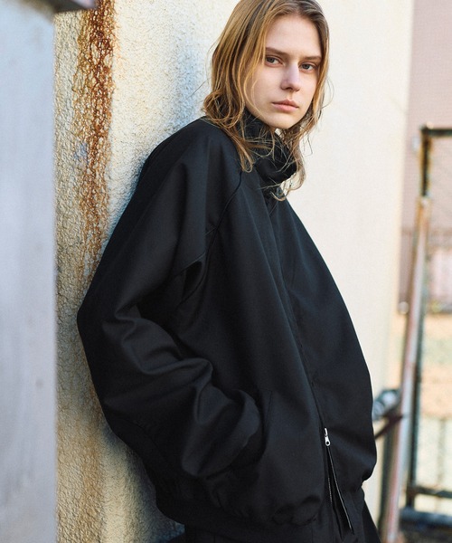 ROCHEM(ローシェン)の「【セットアップ対応】パイピングデザインダブルジップトラックジャケット【短丈】(その他アウター・メンズ・グレー/ブラック・S/M/L/XS)」の4枚目の写真