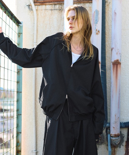 ROCHEM(ローシェン)の「【セットアップ対応】パイピングデザインダブルジップトラックジャケット【短丈】(その他アウター・メンズ・グレー/ブラック・S/M/L/XS)」の11枚目の写真