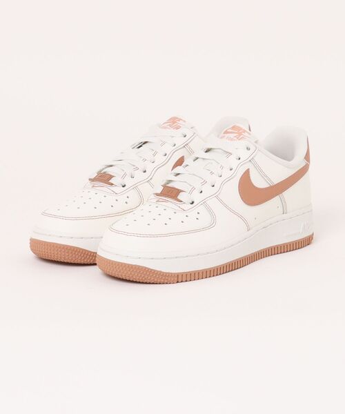 JORDAN BRAND(ジョーダンブランド)の「JORDAN BRAND W AIR FORCE 1 '07 ウィメンズ エア フォース 1 '07 WIQ9428 133SAIL/ROSGLD(スニーカー・メンズ・ホワイト・25.0cm/24.5cm/24.0cm/23.5cm/23.0cm/22.5cm)」の1枚目の写真