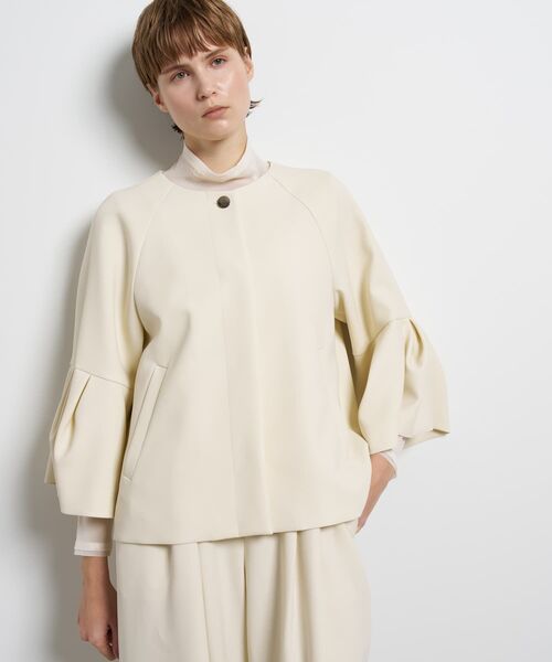 LANVIN en Bleu(ランバンオンブルー)の「ダブルクロスタックスリーブジャケット(テーラードジャケット・レディース・オフホワイト/ブラック・36/38)」の2枚目の写真