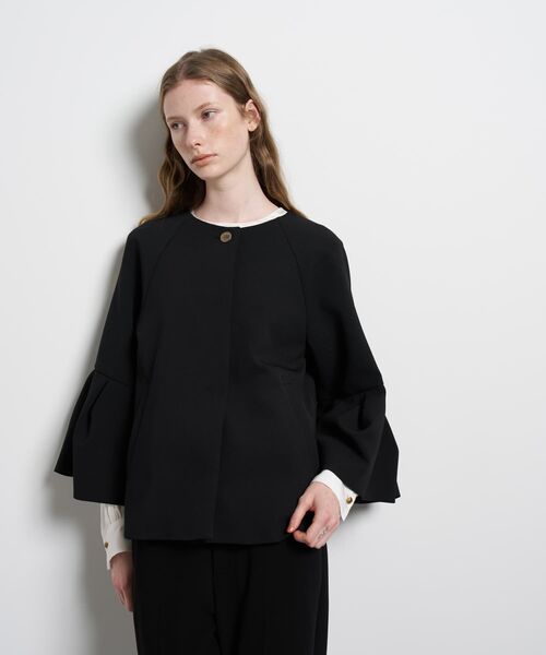 LANVIN en Bleu(ランバンオンブルー)の「ダブルクロスタックスリーブジャケット(テーラードジャケット・レディース・オフホワイト/ブラック・36/38)」の1枚目の写真