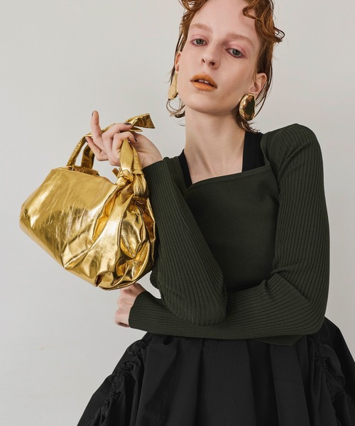 OMMO（オーエムエムオー）の「METALLIC KNOT LEATHER BAG（クラッチバッグ・レディース・シルバー/ゴールド・F）」の12枚目の写真