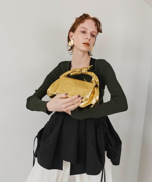 OMMO（オーエムエムオー）の「METALLIC KNOT LEATHER BAG（クラッチバッグ・レディース・シルバー/ゴールド・F）」の13枚目の写真
