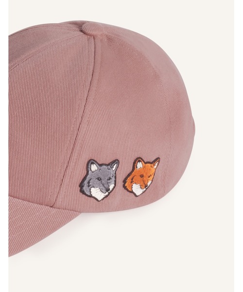 Maison Kitsune(メゾンキツネ)の「DOUBLE FOX HEAD FADED CAP(キャップ・メンズ・スモークピンク/カーキ・U)」の12枚目の写真