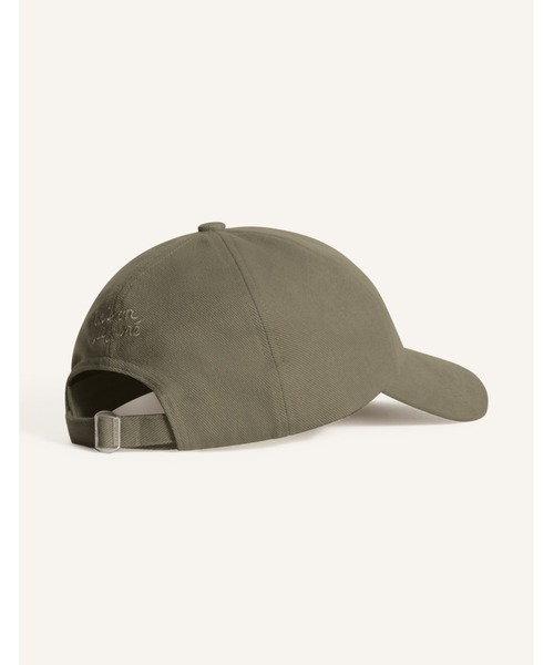 Maison Kitsune(メゾンキツネ)の「DOUBLE FOX HEAD FADED CAP(キャップ・メンズ・スモークピンク/カーキ・U)」の4枚目の写真