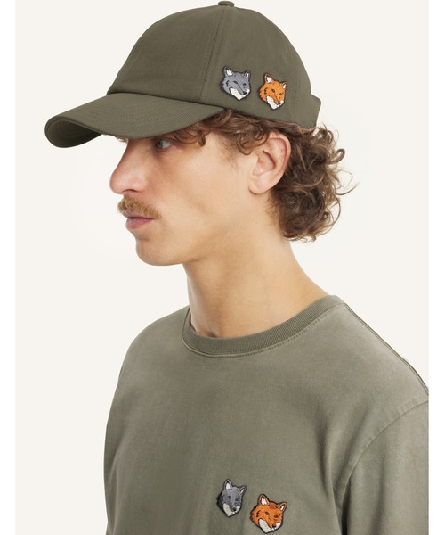 Maison Kitsune(メゾンキツネ)の「DOUBLE FOX HEAD FADED CAP(キャップ・メンズ・スモークピンク/カーキ・U)」の8枚目の写真