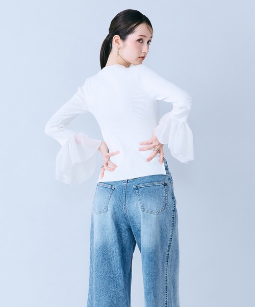Audie a Muses（オーディアミューズ）の「袖口シアーラッフルリブニット（ニット/セーター・レディース・オフホワイト/ブラック・38/42）」の11枚目の写真