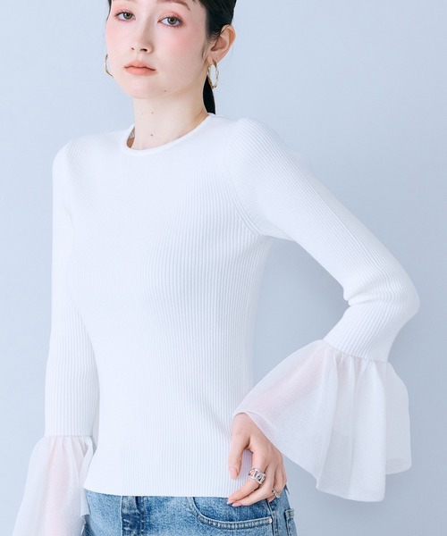 Audie a Muses（オーディアミューズ）の「袖口シアーラッフルリブニット（ニット/セーター・レディース・オフホワイト/ブラック・38/42）」の4枚目の写真