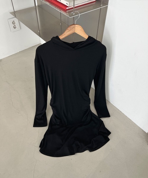 4INT.(フォイント)の「シャーリング レイヤード フード ミニ ワンピース(Tシャツ/カットソー・レディース・ブラック/グレー・FREE)」の14枚目の写真