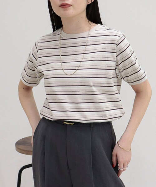 fredy emue(フレディエミュ)の「汗ジミ軽減天竺BasicTシャツ(Tシャツ/カットソー・レディース・ブラウン系その他/ライトグレー/ベージュ系その他/チャコールグレー/オフホワイト・38)」の5枚目の写真