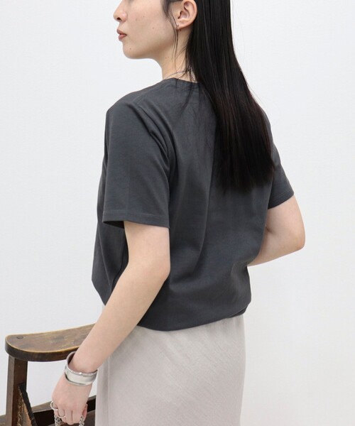 fredy emue(フレディエミュ)の「汗ジミ軽減天竺BasicTシャツ(Tシャツ/カットソー・レディース・ブラウン系その他/ライトグレー/ベージュ系その他/チャコールグレー/オフホワイト・38)」の12枚目の写真