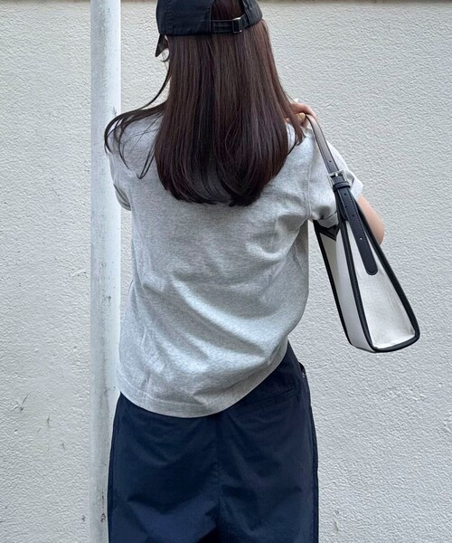 fredy emue(フレディエミュ)の「汗ジミ軽減天竺BasicTシャツ(Tシャツ/カットソー・レディース・ブラウン系その他/ライトグレー/ベージュ系その他/チャコールグレー/オフホワイト・38)」の7枚目の写真