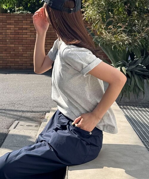 fredy emue(フレディエミュ)の「汗ジミ軽減天竺BasicTシャツ(Tシャツ/カットソー・レディース・ブラウン系その他/ライトグレー/ベージュ系その他/チャコールグレー/オフホワイト・38)」の8枚目の写真