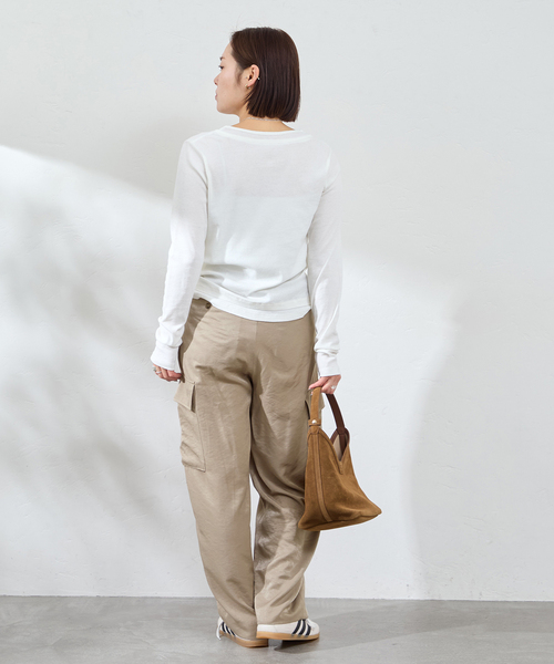 U by SPICK&SPAN(ユーバイスピックアンドスパン)の「フェードサテンカーゴスラックス(カーゴパンツ・レディース・ブラック/モカ・36/38)」の8枚目の写真