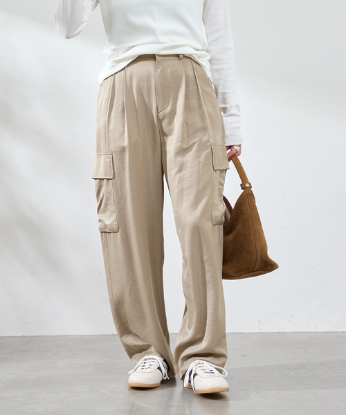 U by SPICK&SPAN(ユーバイスピックアンドスパン)の「フェードサテンカーゴスラックス(カーゴパンツ・レディース・ブラック/モカ・36/38)」の10枚目の写真