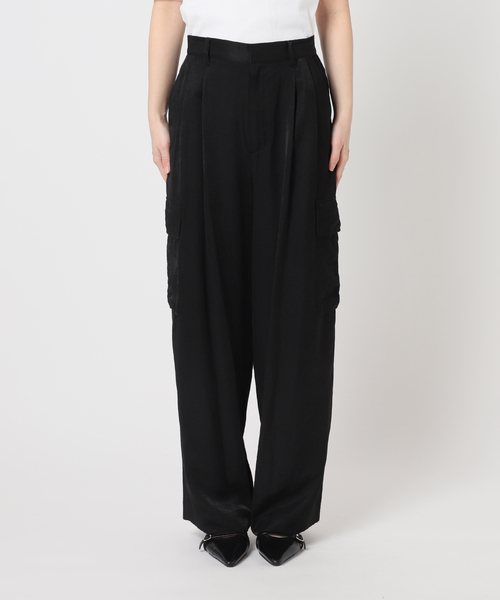 U by SPICK&SPAN(ユーバイスピックアンドスパン)の「フェードサテンカーゴスラックス(カーゴパンツ・レディース・ブラック/モカ・36/38)」の13枚目の写真