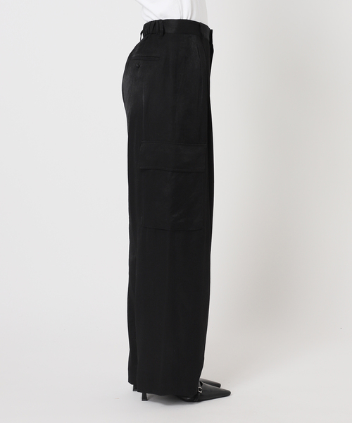 U by SPICK&SPAN(ユーバイスピックアンドスパン)の「フェードサテンカーゴスラックス(カーゴパンツ・レディース・ブラック/モカ・36/38)」の16枚目の写真