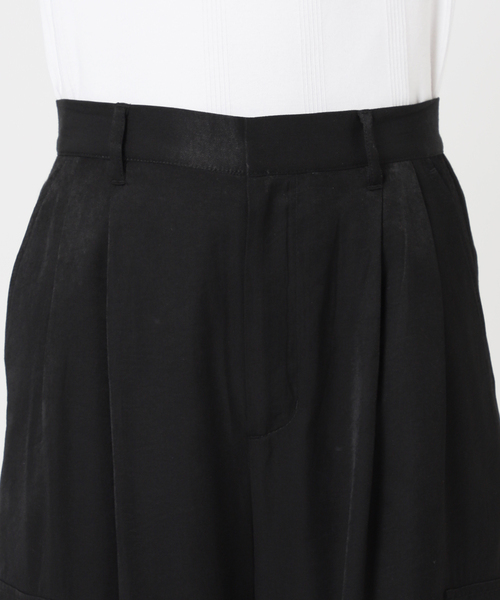 U by SPICK&SPAN(ユーバイスピックアンドスパン)の「フェードサテンカーゴスラックス(カーゴパンツ・レディース・ブラック/モカ・36/38)」の17枚目の写真