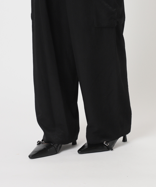 U by SPICK&SPAN(ユーバイスピックアンドスパン)の「フェードサテンカーゴスラックス(カーゴパンツ・レディース・ブラック/モカ・36/38)」の20枚目の写真