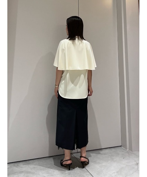 ESTNATION(エストネーション)の「ESTNATION / ケープライクブラウス(シャツ/ブラウス・レディース・アイボリー/ネイビー・38/36)」の13枚目の写真