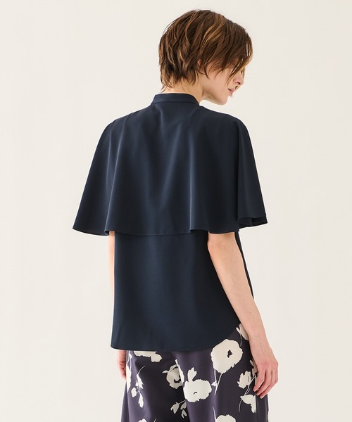 ESTNATION(エストネーション)の「ESTNATION / ケープライクブラウス(シャツ/ブラウス・レディース・アイボリー/ネイビー・38/36)」の8枚目の写真