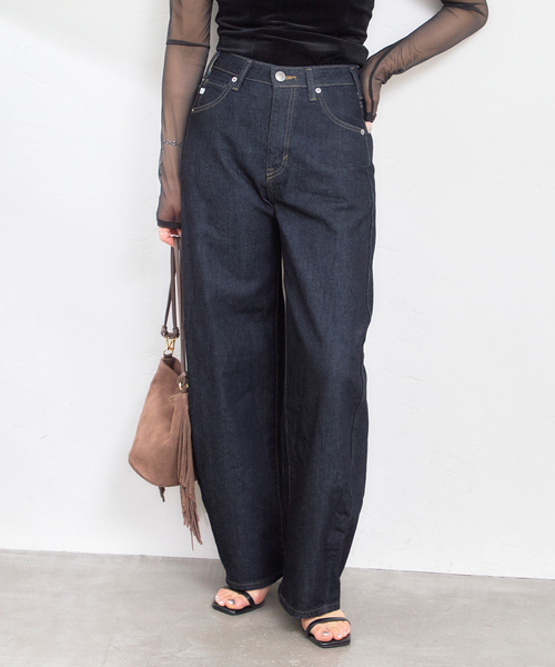 U by SPICK&SPAN(ユーバイスピックアンドスパン)の「SOMETHING / サムシング HANA CURVE TAPERED(デニムパンツ・レディース・ブルー/ネイビー・LARGE/X-SMALL/MEDIUM/SMALL)」の21枚目の写真